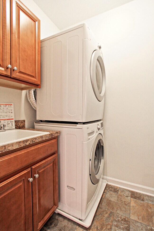 Building Photo - 13652 Endeavour Dr