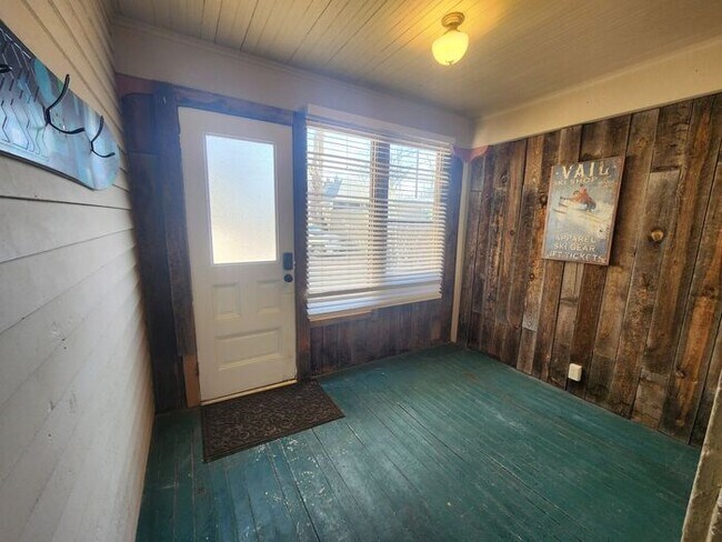 Building Photo - XL 1 bed 1 bath apartment downtown