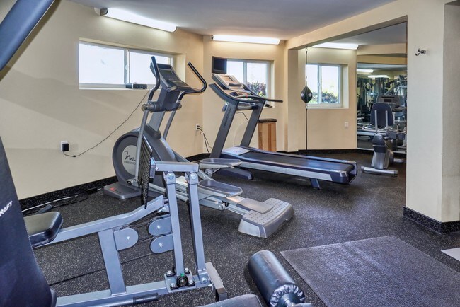 Building Photo - 1363 Oceanview Dr