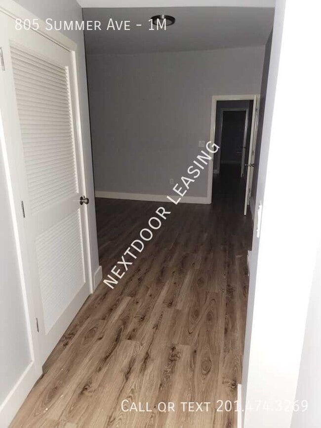 Building Photo - 805 Summer Ave