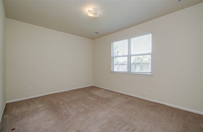 Building Photo - 10410 Solitude Way