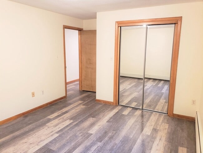 Building Photo - 33 Jacqueline Rd