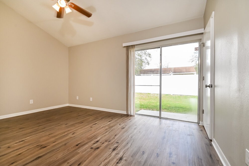 Building Photo - 420 Silver Hill Dr