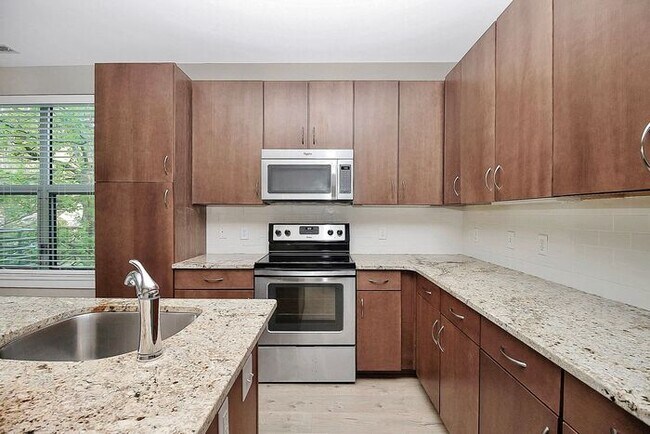 Building Photo - Industrial Corner 2BD/2BA Condo at Steelhaus in Plaza Midwood!