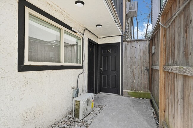 Building Photo - 1603 Welch St