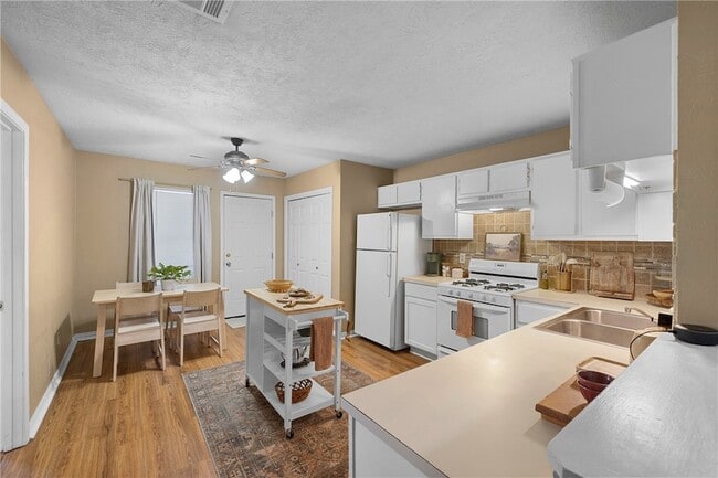 Building Photo - 805 San Pedro Dr