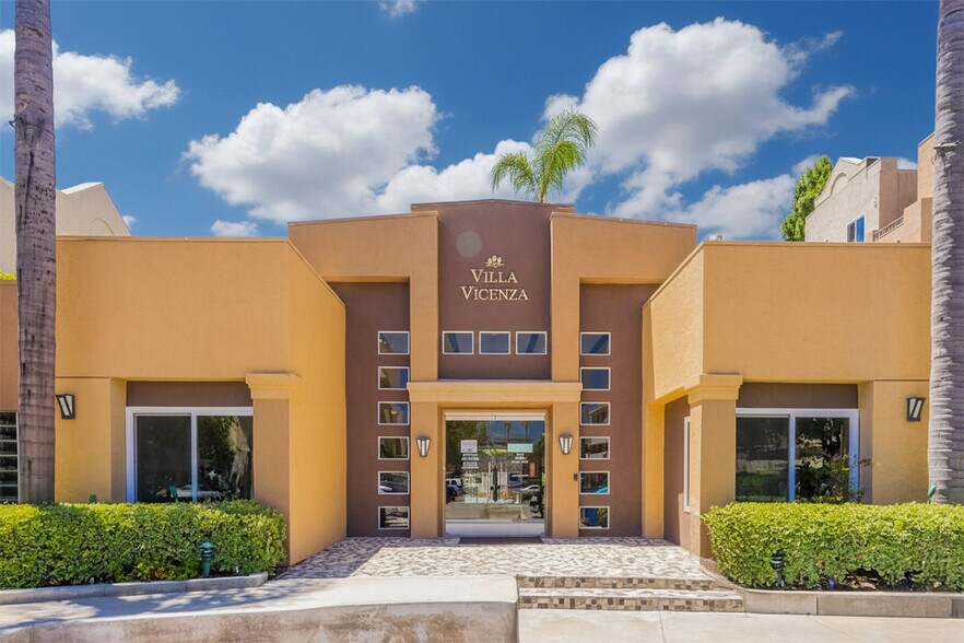 Building Photo - 8889 Caminito Plaza Centro