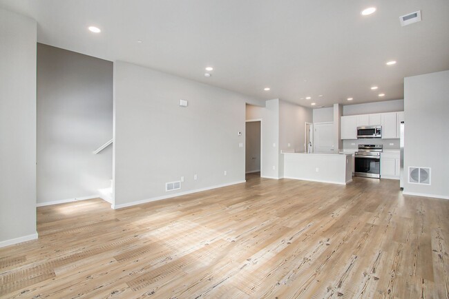 Building Photo - Stunning Townhome in Northridge Trails