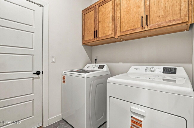 Building Photo - 7420 Norte Vly Ln