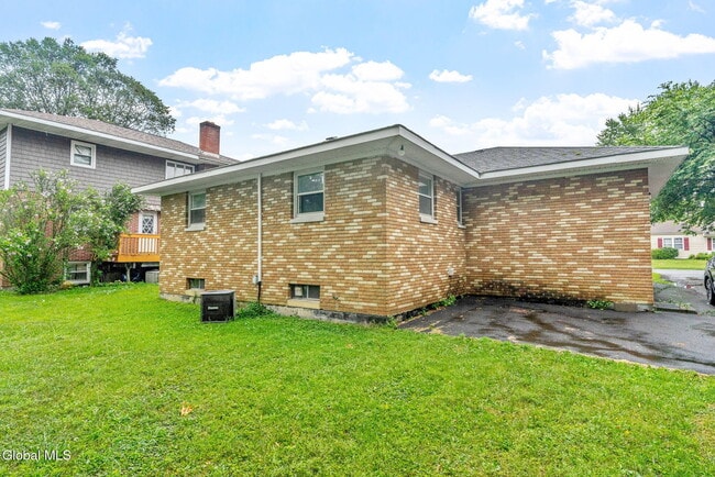 Building Photo - 92 Daytona Ave