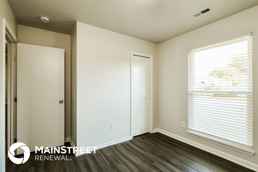 Building Photo - 6900 Applegate Ln