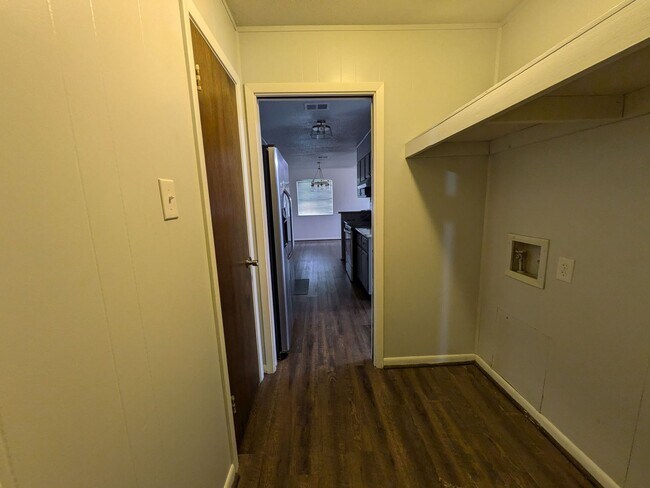 Building Photo - 3157 Merriman. Port Neches, TX 77651