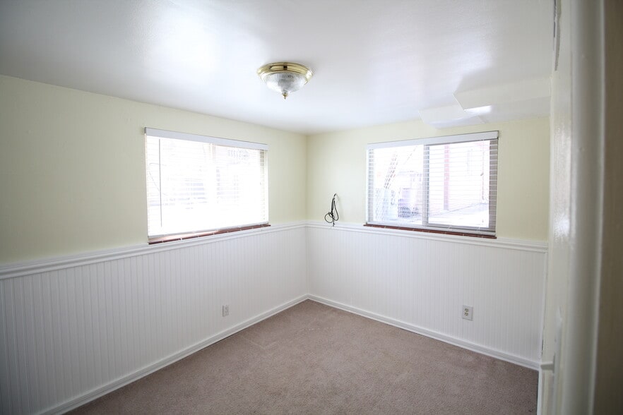 Building Photo - 4821 Fenton St