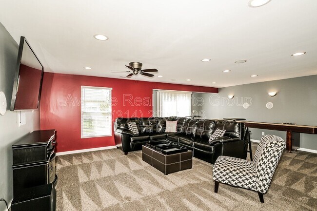 Building Photo - 730 Sunset Ln