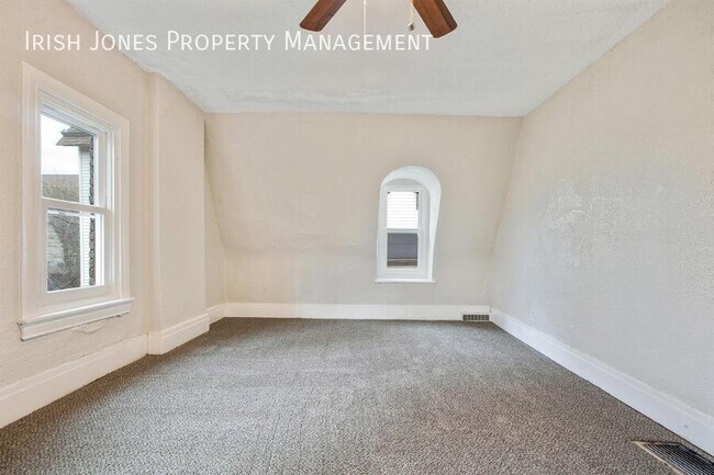 Building Photo - 608 Niagara St