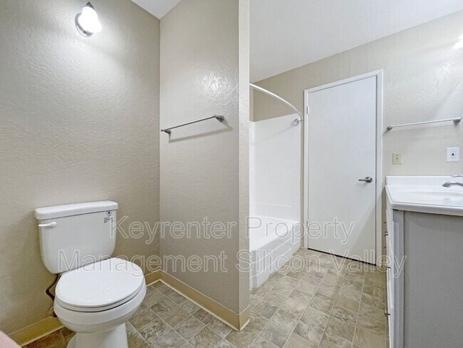 Building Photo - 4115 Beebe Cir