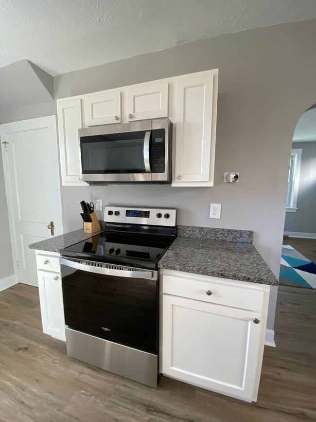 Building Photo - Newly Renovated Single Family House For Rent!