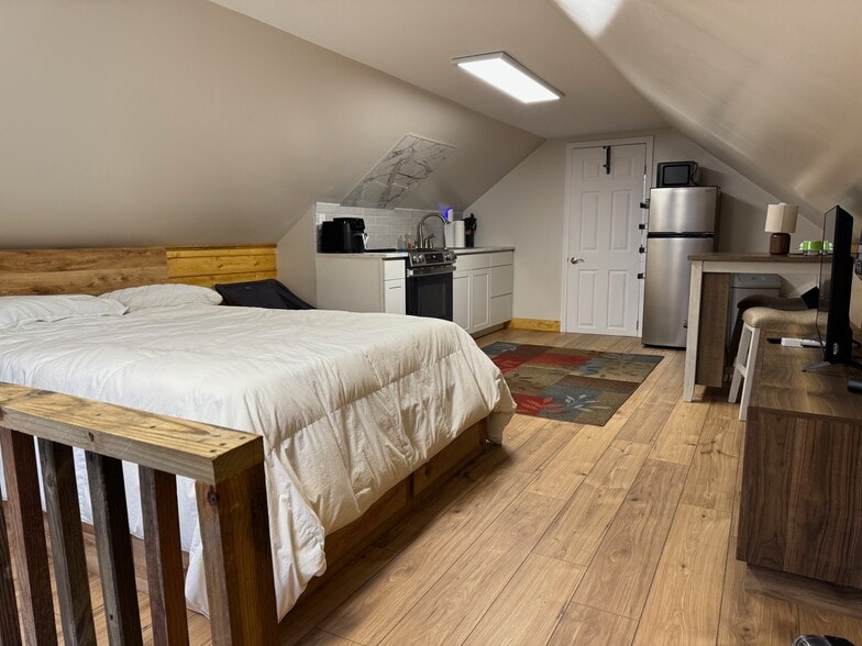 Primary Photo - 2470 Crow Valley Rd NW