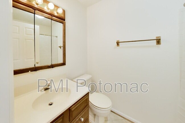 Building Photo - 605 Himes Ave
