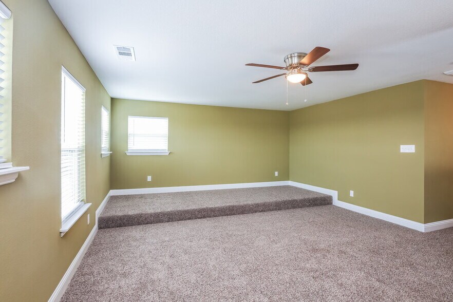 Building Photo - 10540 Wild Oak Dr