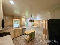 Building Photo - 513 Gardenia Dr