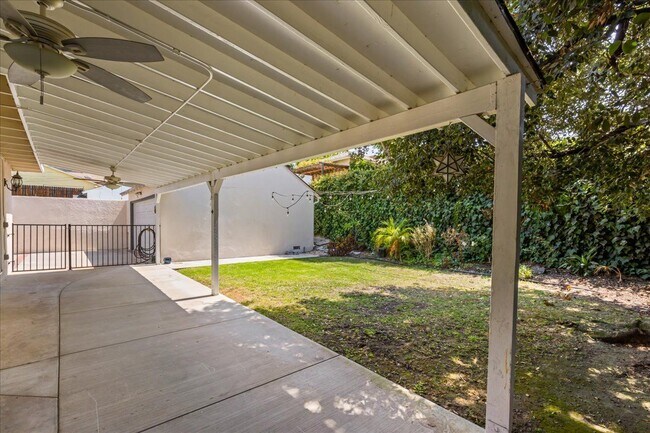 Building Photo - 706 Tufts Ave