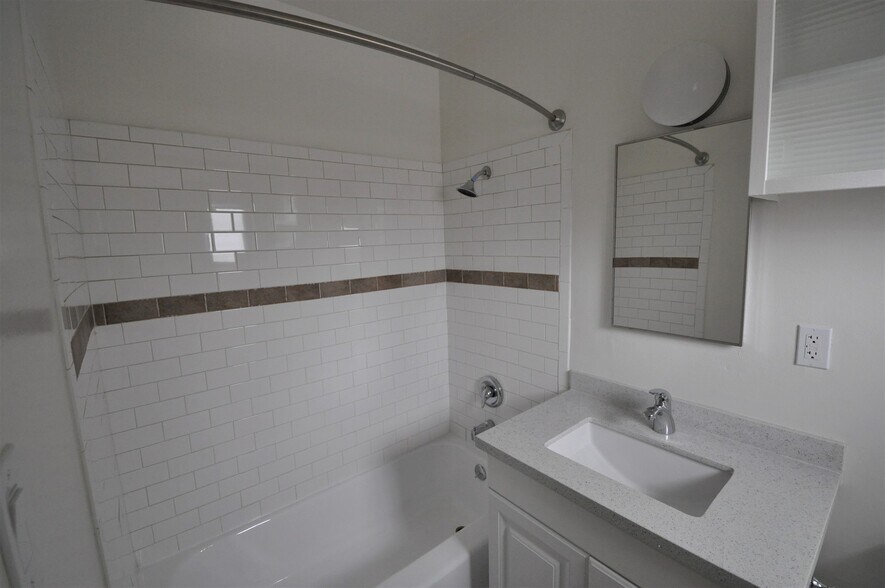 Building Photo - 10645 Valley Spring Ln