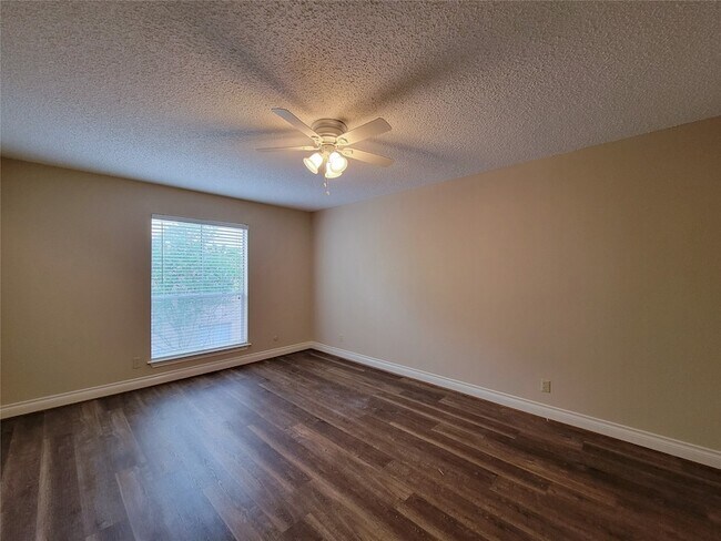 Building Photo - 700 Thicket Ln