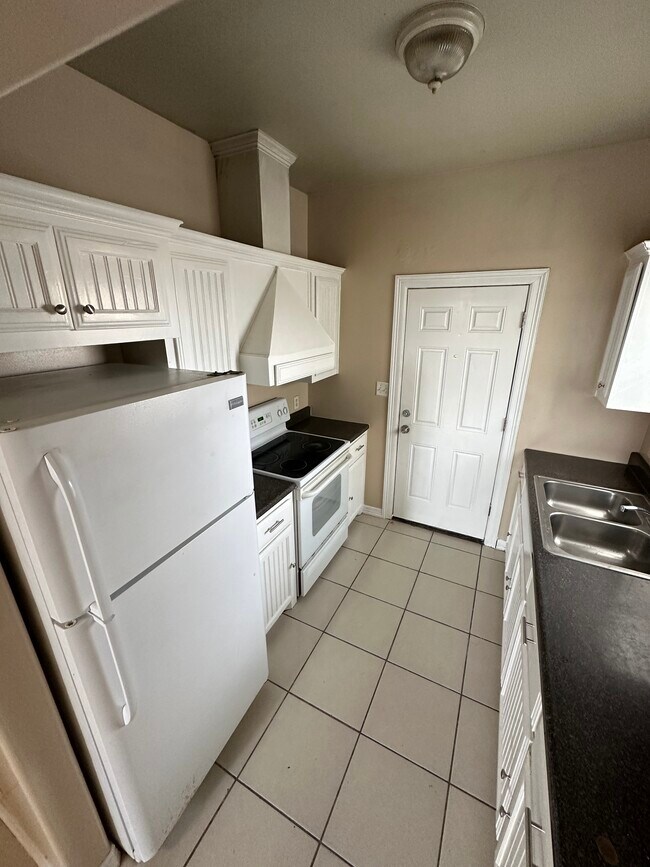 Kitchen - 1020 Jesse St