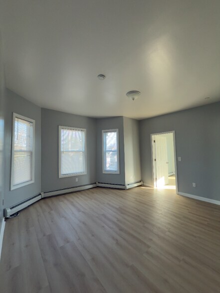 Building Photo - 187 Smith St