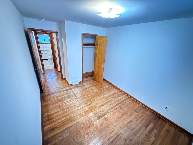 Building Photo - 4820 Green Rd