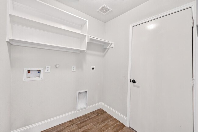 Building Photo - 7603 Kenmark Ln