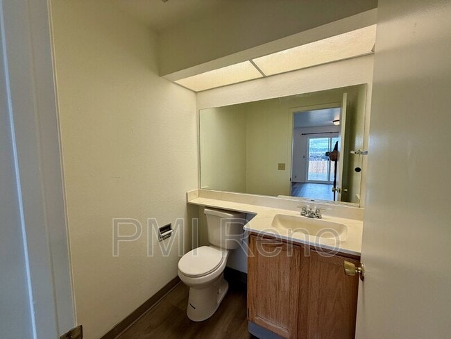 Building Photo - 2402 Skyview Dr