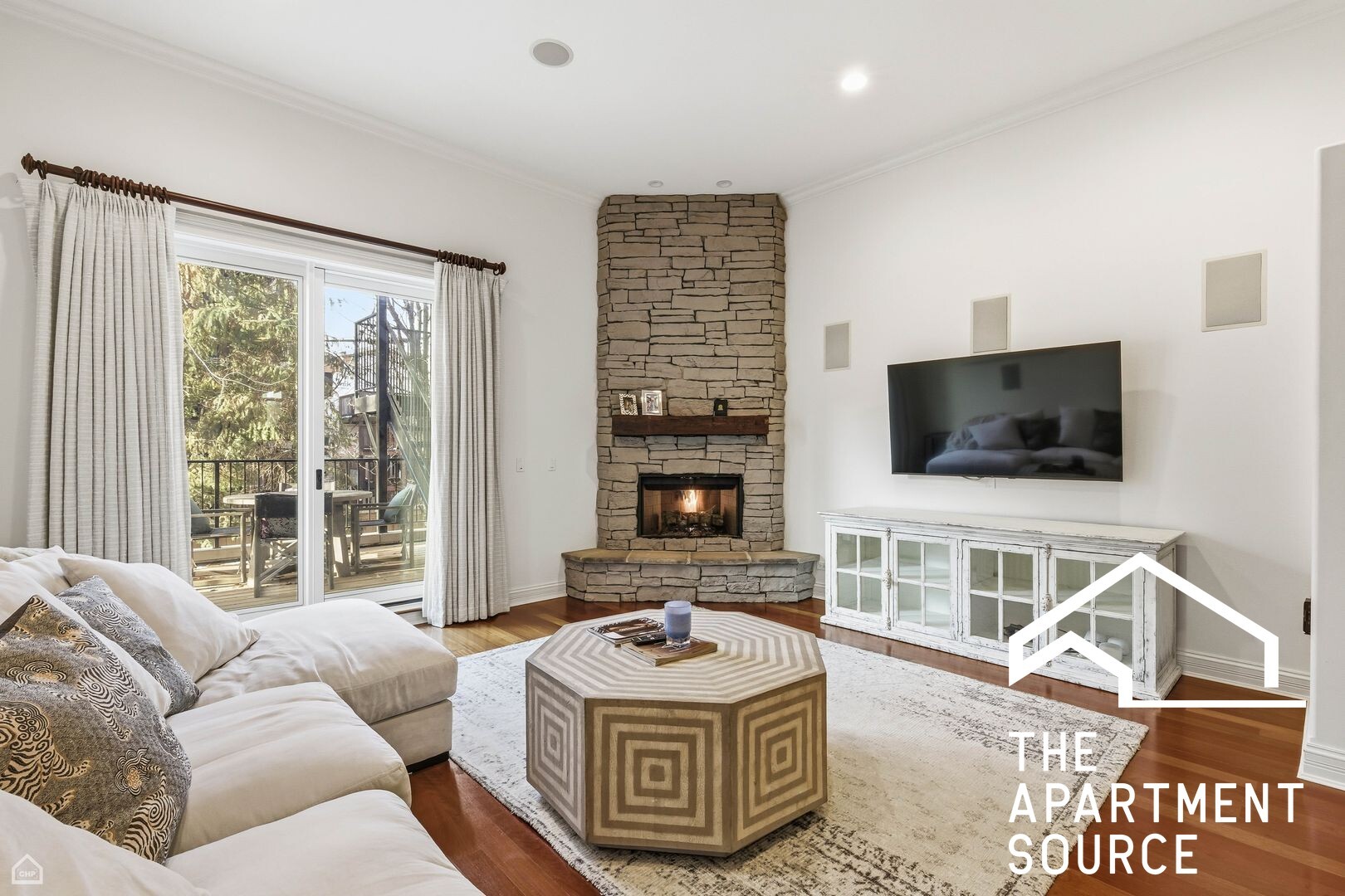 Building Photo - 952 N Racine Ave