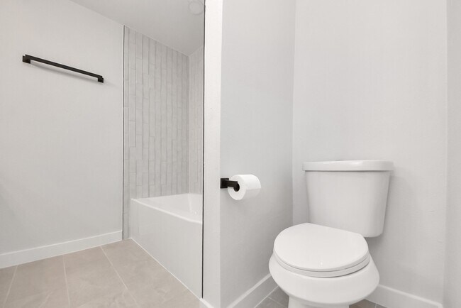 Building Photo - 26206 Maplewood Dr