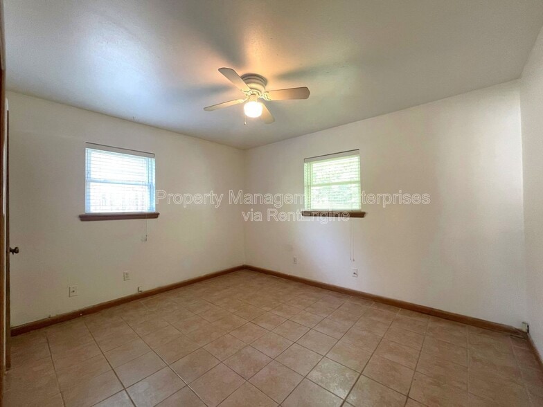 Building Photo - 1817 Hardy Dr