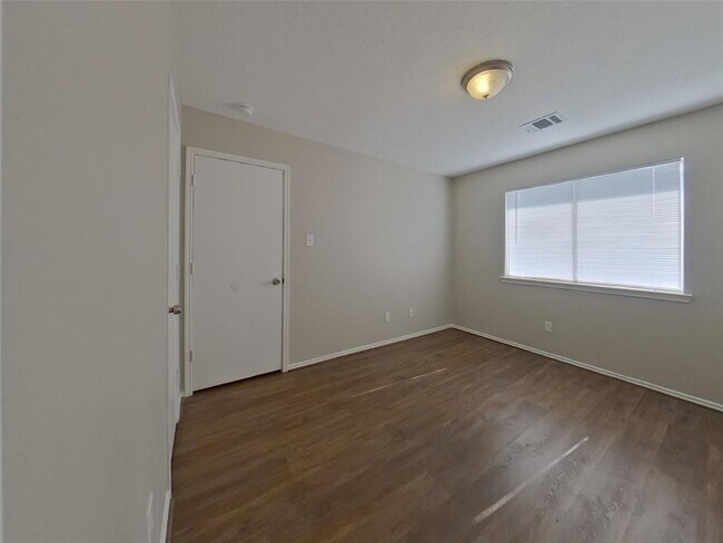 Building Photo - 33107 Cottonwood Bend