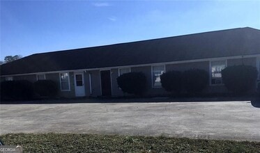 Building Photo - 124 Evergreen Trail SE