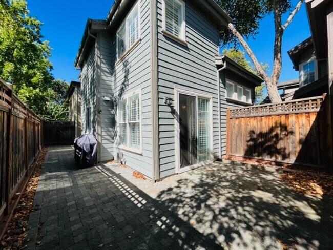 Building Photo - Move-in Ready 3BD/2.5BA, Two-Story Home in Stony Brook in Downtown Danville