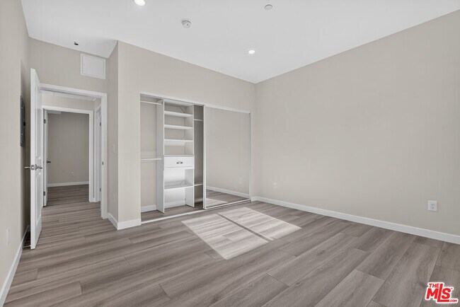 Building Photo - 1809 N Avon St