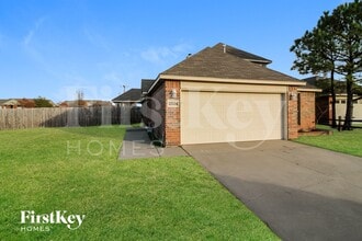 Building Photo - 2504 Tyler Ln