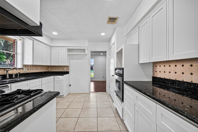 Building Photo - 3910 Chile Dr