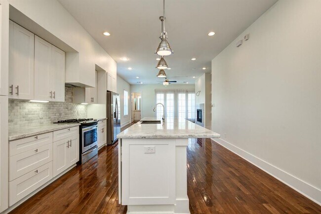 Building Photo - 1721 Thompson St