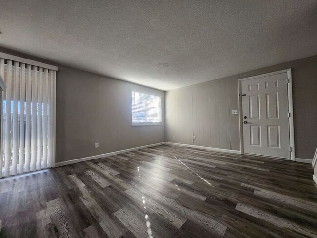 Building Photo - 2-Bedroom Townhome with Fenced Backyard and Modern Updates! |Utilities Included!