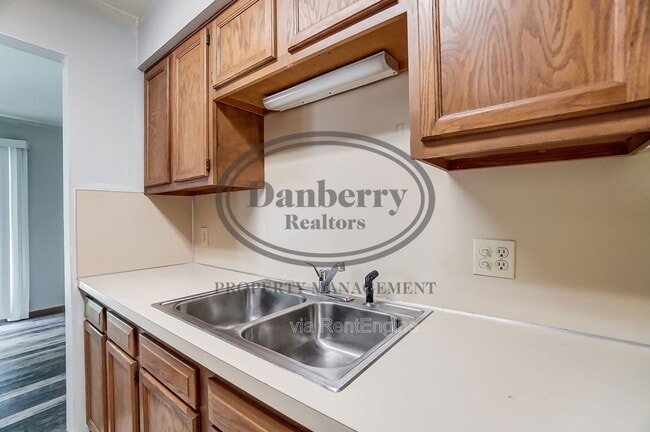 Building Photo - 3164 Kylemore Rd