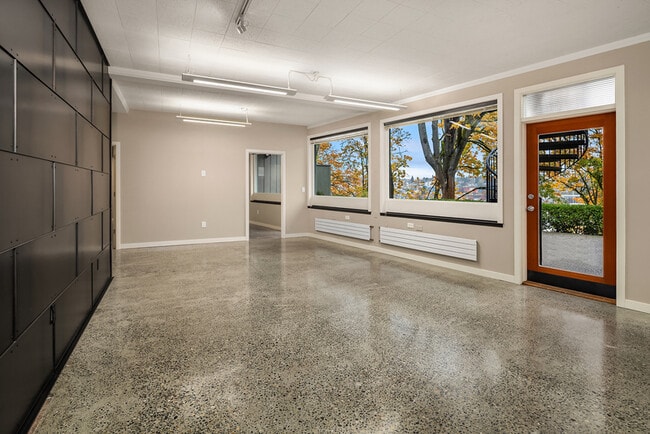 Building Photo - 2560 Dexter Ave N