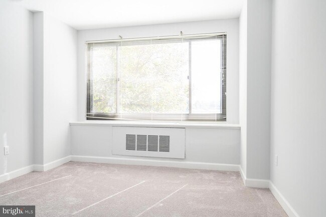 Building Photo - 1021 Arlington Blvd