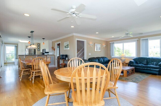 Building Photo - (W098) 4 Sea Oats Lane, Wrightsville Beach...