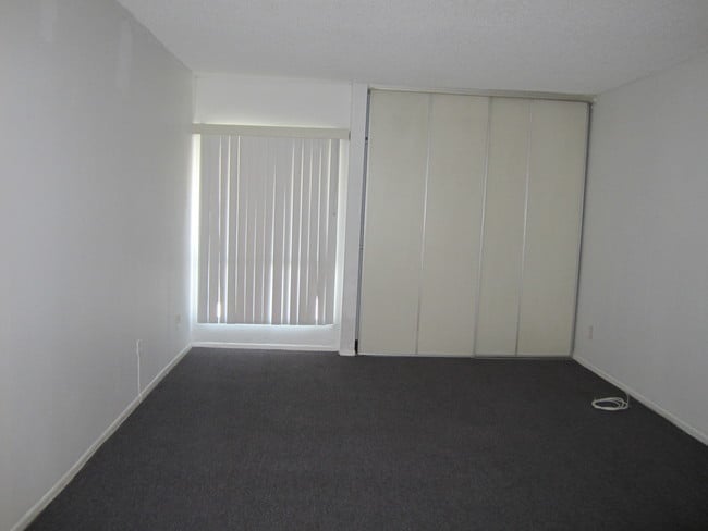 Building Photo - 4900 Overland Ave