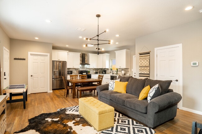 Building Photo - 1527 Lamar St